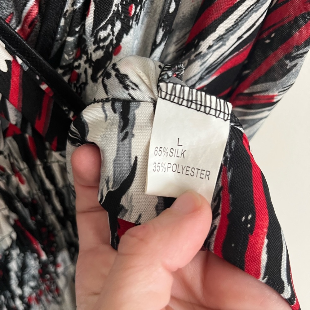 Elegant Black and Red Patterned Women's Dress - Picture 2 of 3